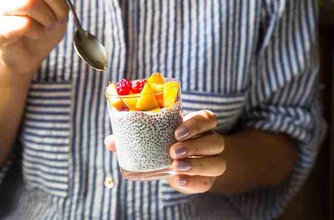 Best Low Calorie Snacks with Chia pudding and fruit
